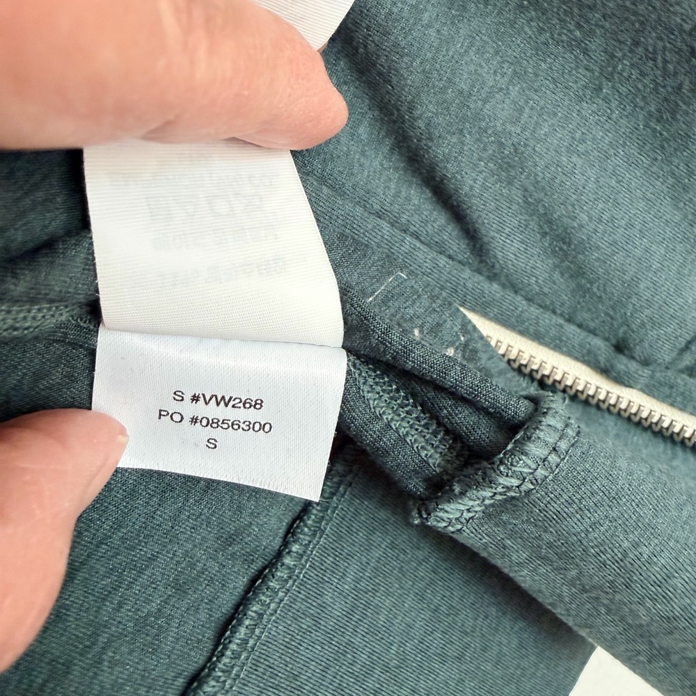 Vuori Women’s Halo Performance Hoodie 2.0 in Lake Heather-Size Small - Picture 4 of 5